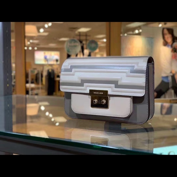 Michael Kors Sloan Editor - Picture 5 of 9